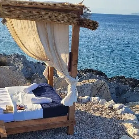 Aponisos Island